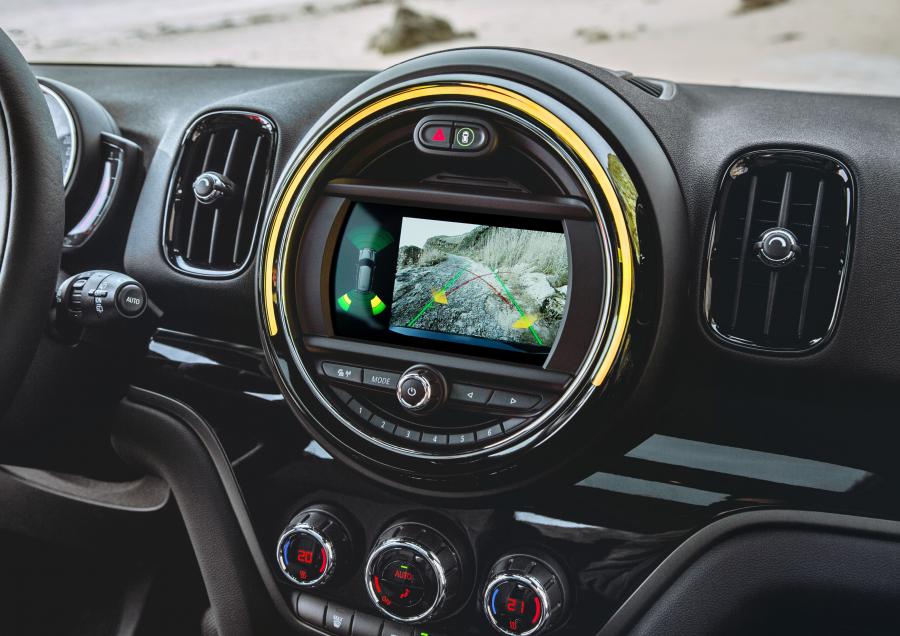 Детали интерьера Mini Cooper S Countryman Longstone Edition (F60) 2019 года  (фото 7 из 9)